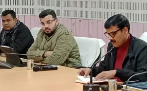 बलिया: सीएम डैशबोर्ड समीक्षा में डीएम सख्त, तीन एसडीएम और एक बीडीओ का वेतन रोका