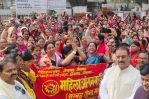 आंगनबाड़ी कार्यकर्ताओं ने पूर्णकालिक सरकारी कर्मचारी का दर्जा देने की मांग उठाई