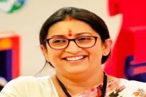 UP Politics: अमेठी की ड्राफ्ट मतदाता सूची में शामिल हुआ स्मृति ईरानी का नाम, जानिए किस बूथ की हैं मतदाता