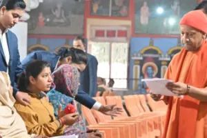 जनता दर्शन में बोले योगी: घबराइए मत, हर समस्या का होगा समाधान