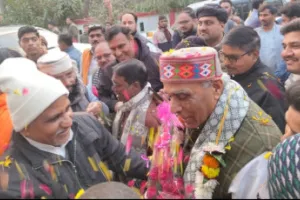 बलिया में प्राथमिक शिक्षक संघ ने TET मुद्दे पर भाजपा सांसद जगदम्बिका पाल का किया सम्मान