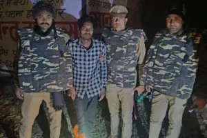 बलिया पुलिस की मुठभेड़ में 25 हजार का इनामी बदमाश फजल उर्फ करिया गिरफ्तार, पैर में लगी गोली