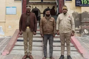 बलिया : दुष्कर्म के मामले में वांछित युवक गिरफ्तार, पत्नी-बेटों पर मारपीट का केस दर्ज, सड़क हादसे में वृद्ध घायल