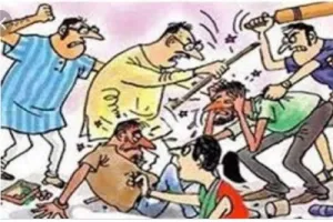 बलिया में दो सगे भाइयों के परिवार आमने-सामने, जमकर चले लाठी-डंडे; 10 घायल