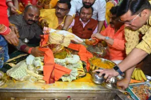 महाशिवरात्रि 2026 आज: महादेव बनेंगे दूल्हा, विदेशी फूलों से होगा शृंगार