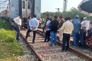 लखनऊ में ट्रेन से कटकर दो युवतियों की मौत, गांव में पसरा मातम
