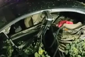 रायबरेली में सड़क हादसा: तेज रफ्तार कार पेड़ से टकराई, तीन दोस्तों की मौत