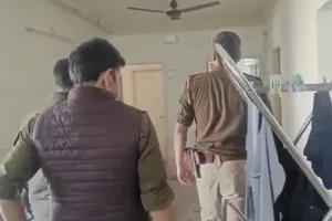 ग्रेटर नोएडा वेस्ट में युवती की गोली लगने से मौत, दिल्ली पुलिस के हेड कांस्टेबल की लाइसेंसी पिस्टल से चली गोली