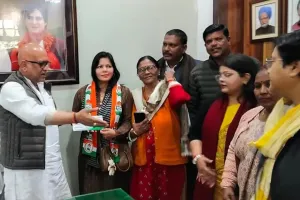 संभल की भाजपा जिला मंत्री मीनाक्षी सागर ने छोड़ी पार्टी, कांग्रेस में हुईं शामिल