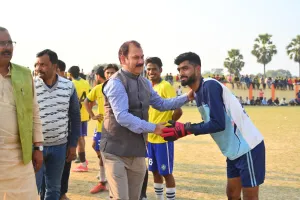सुखपुरा खेल महोत्सव: अन्तर्जनपदीय फुटबाल का खिताबी मुकाबला पडरौना और झारखण्ड के बीच