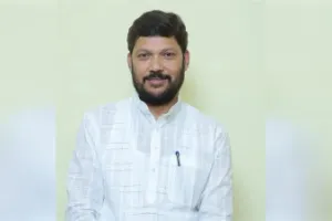 इंटरनेट बंदी पर संसद में नीरज मौर्य ने उठाए सवाल, बोले—वॉइस कॉल से नहीं चलता डिजिटल भारत