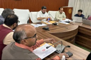 बलिया में जिला स्वास्थ्य समिति की समीक्षा बैठक, प्रभारी जिलाधिकारी ने दिए कड़े निर्देश