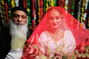 पाकिस्तान: 70 वर्षीय हकीम बाबर ने 22 साल की युवती से किया निकाह, वीडियो वायरल