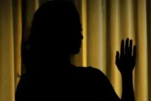 स्पा सेंटर की आड़ में देह व्यापार का आरोप, कई युवतियां थाने पहुंचीं; हिंदू महासभा ने किया प्रदर्शन