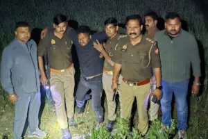 बलिया में पुलिस मुठभेड़ : 25 हजार का इनामी हिस्ट्रीशीटर बदमाश गिरफ्तार, पैर में लगी गोली