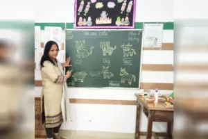 International Women’s Day : शिक्षिका संगीता सिंह ने AI से बदला क्लासरूम का माहौल, दीवारों पर बनाए 3D दृश्य