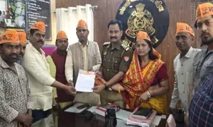 Ballia News : सीएम योगी की मां पर अभद्र टिप्पणी का आरोप, मौलाना के खिलाफ दी तहरीर