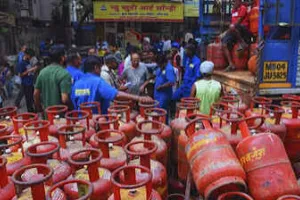 यूपी में LPG-पेट्रोल की कमी नहीं, अफवाहों से बचें : प्रमुख सचिव