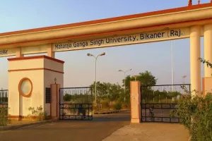 बीकानेर : बी.एड. प्रथम सेमेस्टर प्रश्नपत्र त्रुटि पर विवाद, विद्यार्थियों के लिए निशुल्क बस यात्रा की मांग