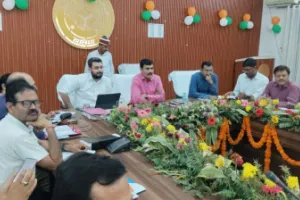 Ballia News : सीएम डैशबोर्ड समीक्षा में डीएम सख्त, खराब रैंकिंग पर अधिकारियों से स्पष्टीकरण