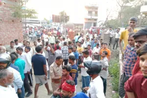 बलिया में प्रसूता की मौत पर हंगामा, निजी नर्सिंग होम पर लापरवाही का आरोप