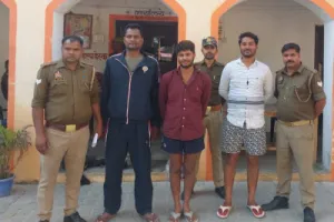 बलिया में प्रेमिका से मिलने पहुंचे युवक की पिटाई, हालत गंभीर; तीन आरोपी गिरफ्तार