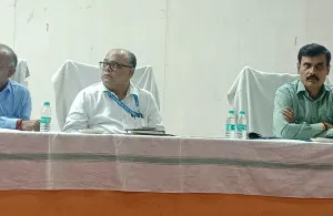 Ballia News : ‘नो आयुष्मान-नो अनाज’ व्यवस्था लागू, कार्ड बनाने में तेजी के निर्देश