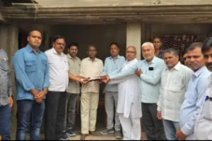 Ballia News : शिक्षकों ने दिखाई संवेदनशीलता, दिवंगत रसोईया के परिजन को दी आर्थिक सहायता