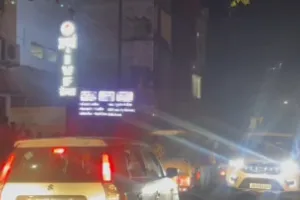 बलिया : ऑपरेशन के दौरान महिला की मौत, पांच डॉक्टरों पर मुकदमा, ओटी सील