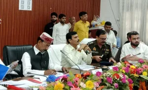 Ballia News : ‘दिशा’ समिति की बैठक में 58 बिंदुओं पर समीक्षा, विकास योजनाओं को लेकर अधिकारियों को निर्देश