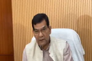 जौनपुर : ऊर्जा मंत्री एके शर्मा ने मड़ियाहूं विद्युत उपकेंद्र का किया औचक निरीक्षण