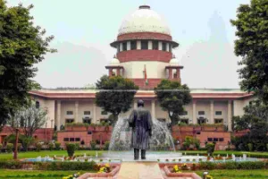 सुप्रीम कोर्ट का अहम फैसला: गोद लेने वाली मां को 12 सप्ताह का मातृत्व अवकाश, 3 महीने की सीमा रद्द