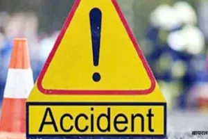 आगरा में दर्दनाक हादसा: पेड़ से टकराई कार, एक ही परिवार के 5 लोगों की मौत