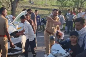 संभल में कार-टेंपो की टक्कर में चार की मौत, आठ घायल