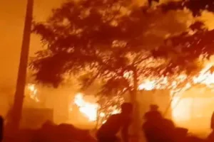 सीतापुर में वज्रपात से लगी आग में मां-बेटी की मौत, बालिका गंभीर झुलसी