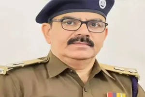 बलिया एसपी की बड़ी कार्रवाई : निरीक्षक के बाद थानेदार भी सस्पेंड, वायरल ऑडियो से मचा हड़कंप