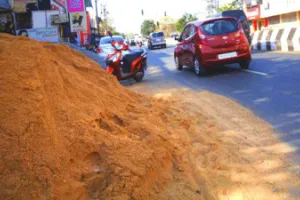 Bareilly : सड़क पर मलबा छोड़ने वालों पर सख्ती, जुर्माने के साथ होगा जब्ती अभियान