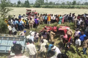 मुंडन कार्यक्रम में जा रही ट्रैक्टर-ट्रॉली पलटी, 5 की मौत; 15 घायल