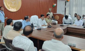 Ballia News : पेट्रोल पंप बंद मिला तो होगी कार्रवाई, DM मंगला प्रसाद सिंह ने डीलरों को दी सख्त चेतावनी