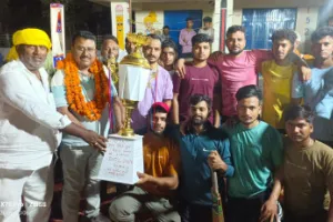 Ballia News : शार्ट बाउंड्री नाइट क्रिकेट प्रतियोगिता में धरहरा बनी विजेता, जीराबस्ती रही उपविजेता