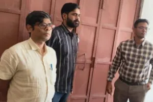 बलिया में ऑपरेशन के बाद जच्चा-बच्चा की मौत, बोर्ड हटाकर नर्सिंग होम संचालिका फरार