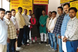 बलिया : शिक्षकों ने आपदा राहत कोष से छात्रा को दी 25 हजार की सहायता