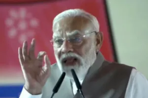 Varanasi News : पीएम मोदी ने 6350 करोड़ की 163 विकास परियोजनाओं का किया लोकार्पण और शिलान्यास