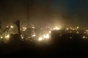 लखनऊ के विकास नगर में भीषण आग, 200 से अधिक झुग्गियां जलकर राख