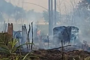 बलिया में आग लगने से 30 से अधिक झोपड़ियां जलीं, चार लोग झुलसे