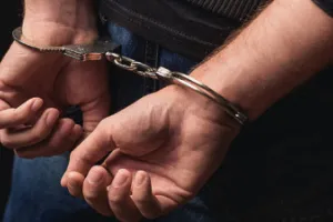 कानपुर में दो तस्कर गिरफ्तार, एलएसडी-कोकीन समेत मादक पदार्थ बरामद