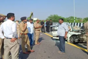 पूर्वांचल एक्सप्रेस-वे पर भीषण हादसा, कंटेनर से टकराई कार; पांच लोगों की मौत
