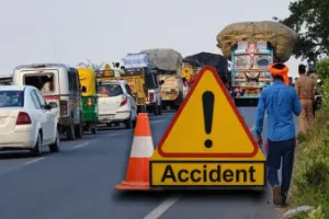 खमरिया में भीषण सड़क हादसा : ओवरलोड ऑटो और ट्रक की टक्कर में चार की मौत, पांच गंभीर घायल