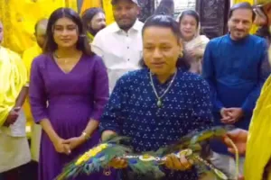 वृंदावन में प्रेमानंद महाराज के दरबार पहुंचे कैलाश खेर, भजनों से भक्तिमय हुआ माहौल