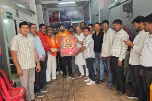 Ballia News : बेल्थरारोड में दिल्ली एम्स के चिकित्सक डॉ. अमरेंद्र गुप्ता का भव्य स्वागत